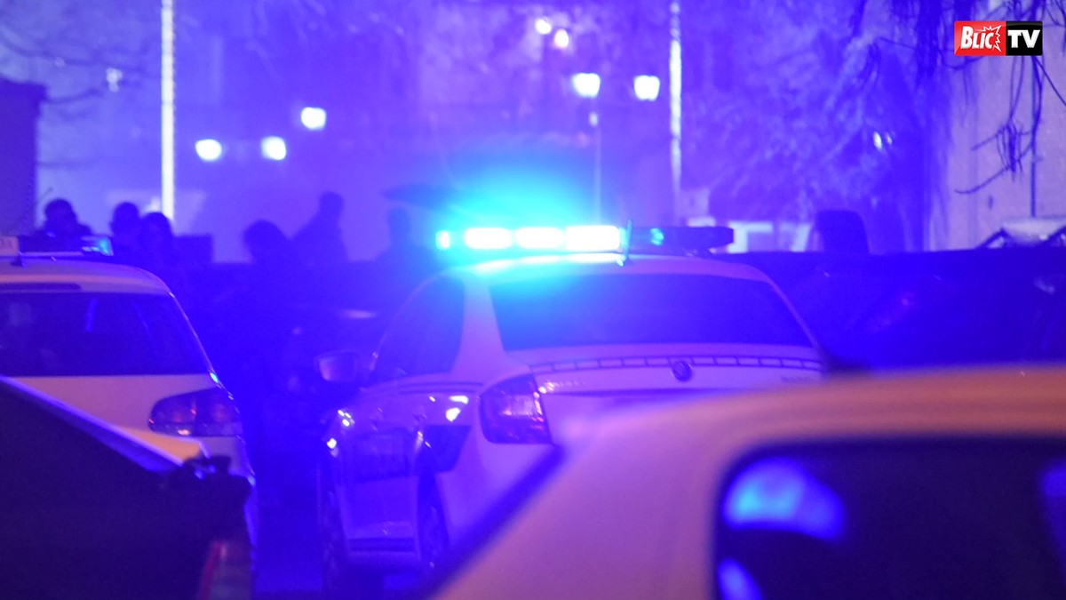 Karambol u Zemunu: Izgubio kontrolu nad vozilom i zakucao se u parkirane automobile