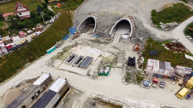 Budowa tunelu zakopianki zaliczy kolejny poślizg. Przed Sylwestrem kierowcy jadący do Zakopanego znów utkną w korkach