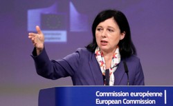 Kim jest Vera Jourová? Stała się twarzą sporu Brukseli z rządem PiS