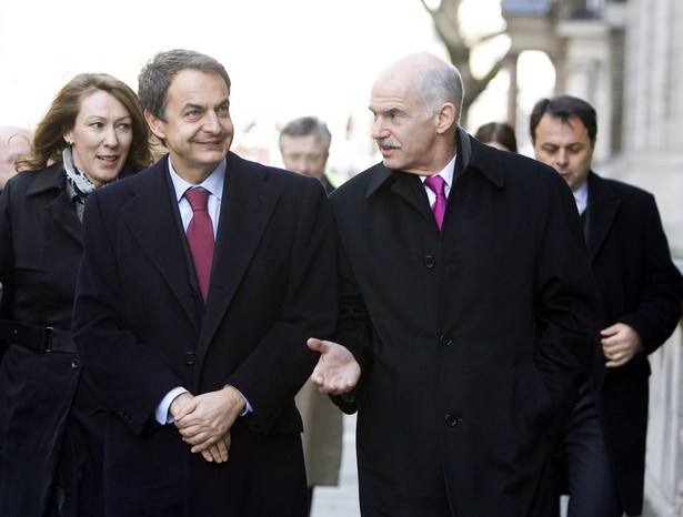 Premier Hiszpanii Jose Luis Rodriguez Zapatero (z lewej) i premier Grecji George Papandreou