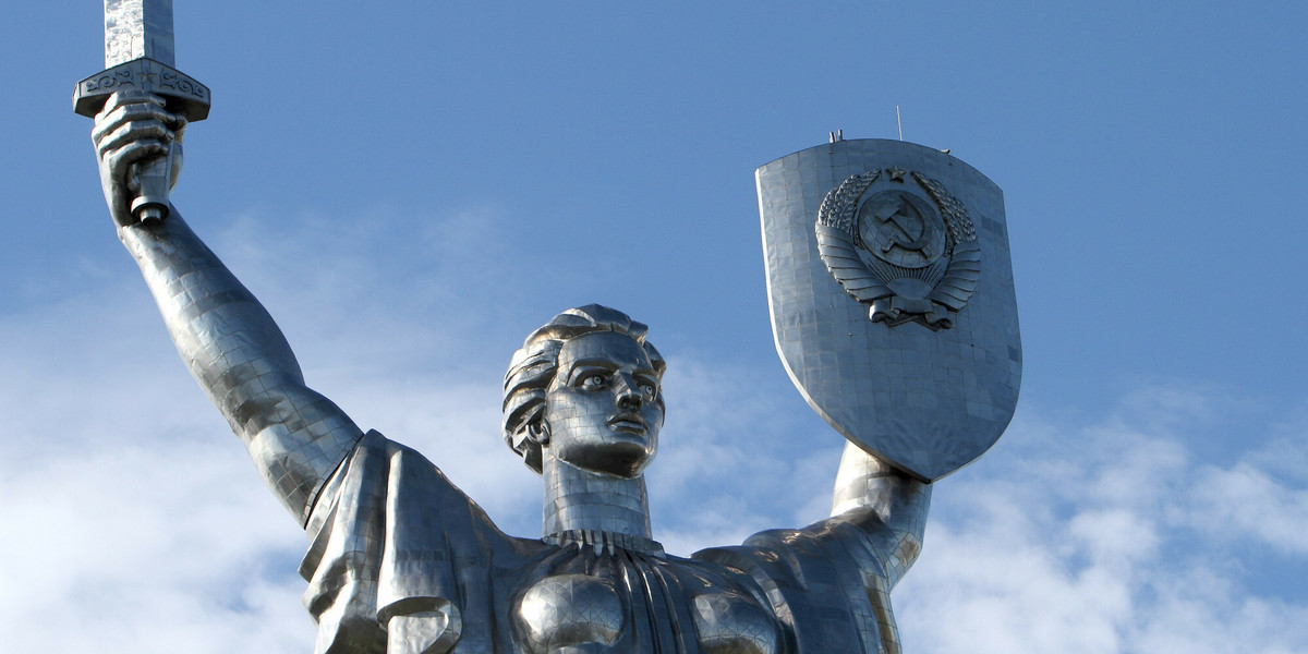 Pomnik Matki Ojczyzny to jeden z najsłynniejszych pomników w stolicy Ukrainy.