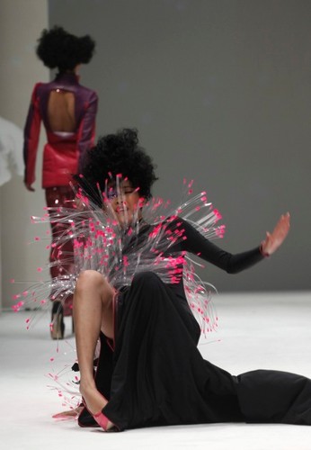 Upadek na wybiegu Singapur Fashion Week