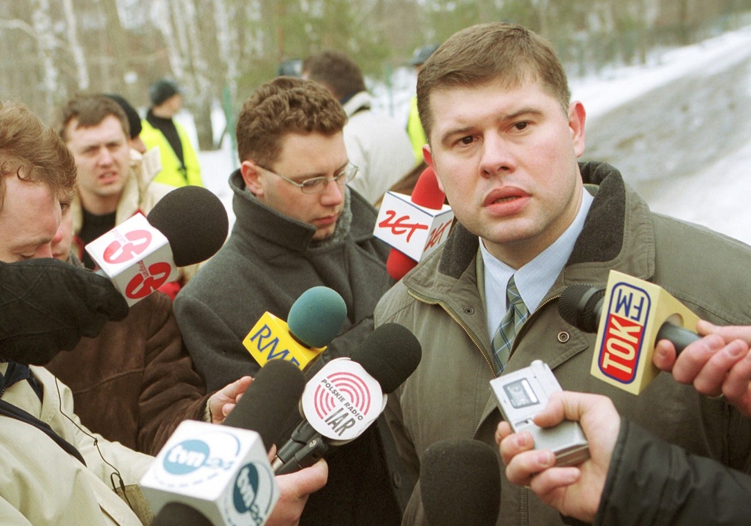 6 marca 2003, rzecznik Komendy Stołecznej Policji informuje o rezultatach strzelaniny w Magdalence