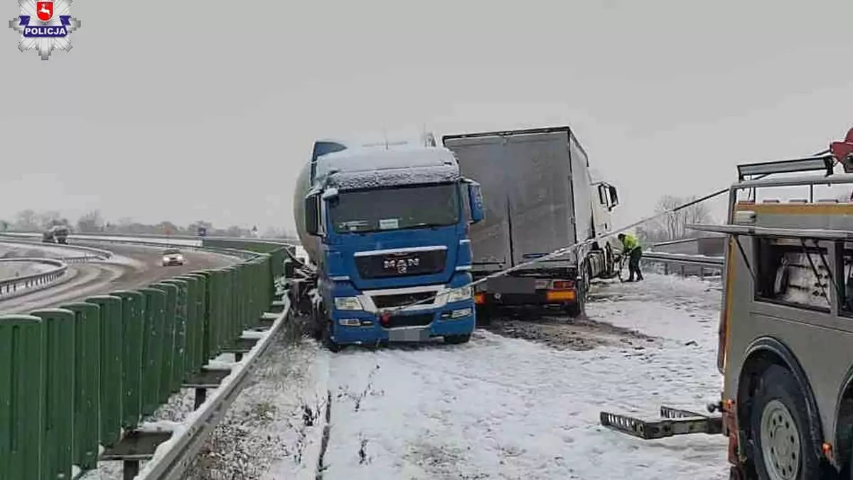 Wiele kolizji z powodu opadów śniegu