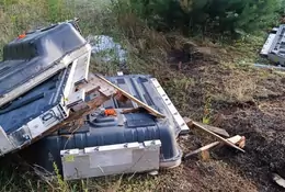 Baterie porzucone w lesie pod Wołominem prawdopodobnie zostały ukradzione. Po raz drugi