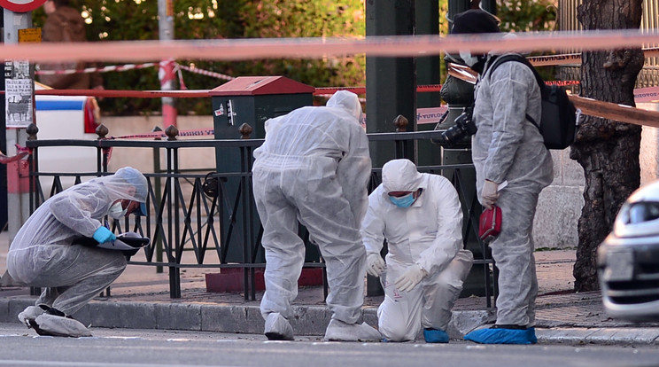 Robbantás az athéni francia nagykövetségnél - Fotó: AFP