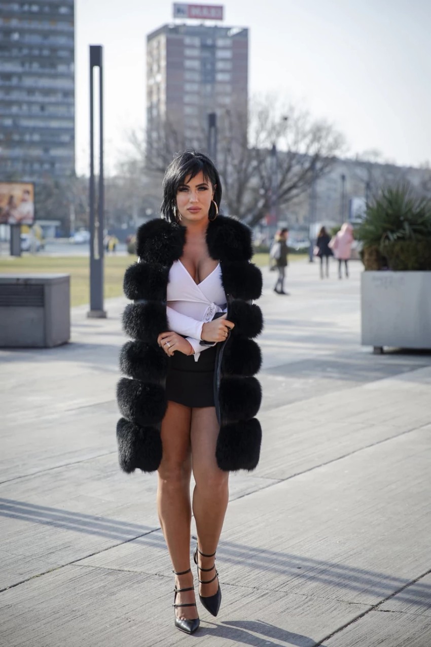 Karađorđe radi kao dostavljač, a Aleksandra se kupa u milionima