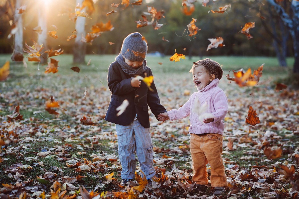 Jesień Brother,And,Sister,In,The,Autumn,Park