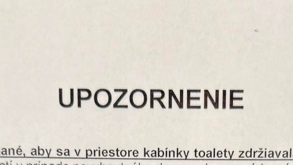 Na hlavnej železničnej stanici v Košiciach sa objavil na záchodoch bizarný oznam.