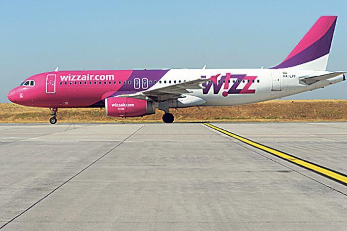 Samantha Foxot kidobták a WizzAir gépéről - Blikk