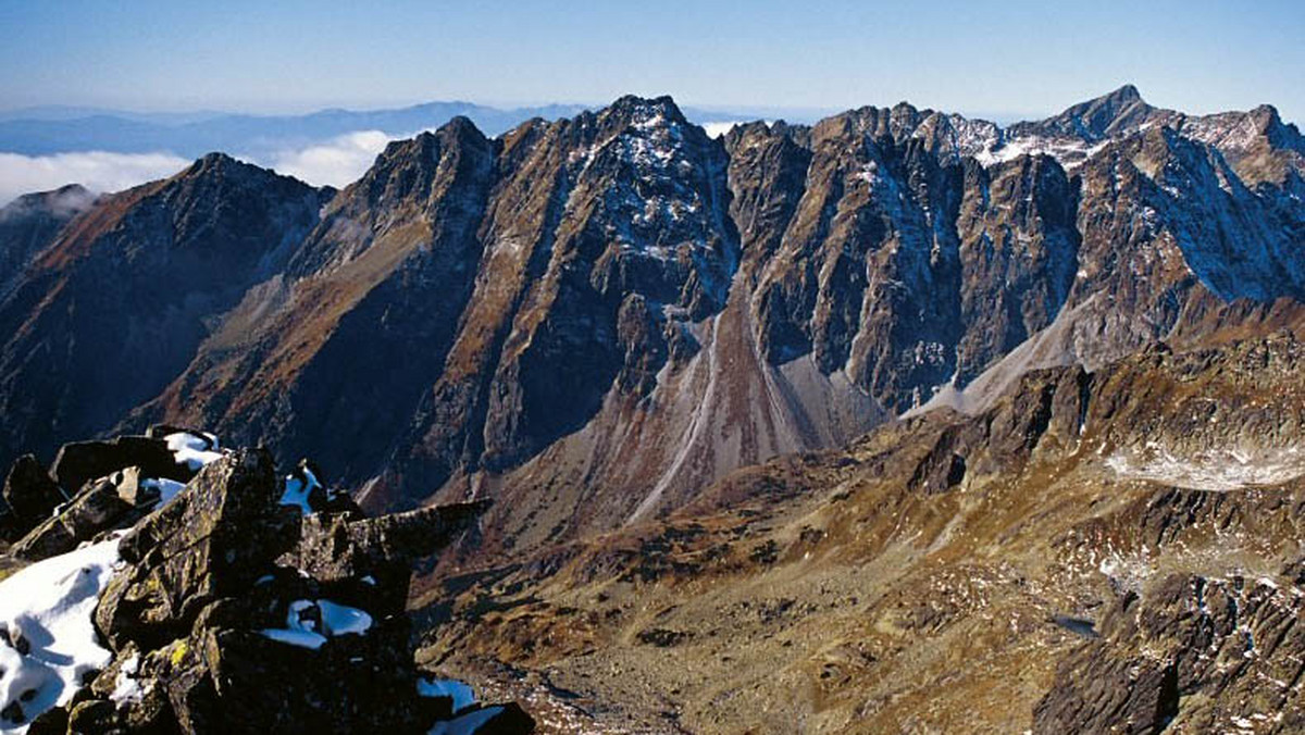 Od jutra, po ponad półrocznej przerwie, turyści będą mogli wędrować po wszystkich szlakach turystycznych w słowackich Tatrach. Taternicy będą mogli też korzystać z wysokogórskich przejść granicznych, których przekraczanie od 1 listopada było zabronione.
