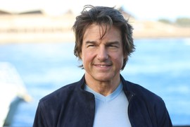 Tom Kruz (62) u vezi sa ANOM (26) koju SRBIJA ODLIČNO POZNAJE: Odlepio za mlađom, pa se PODMLADIO - NE PREPOZNAJU ga na novim slikama, a njoj kažu: "Devojko, BEŽI glavom bez obzira"