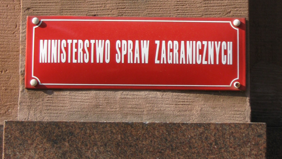 Z kontroli NIK wynika, że w konkursach na projekty dla Polaków za granicą faworyzowano znajomych - dowiedziała się "Rzeczpospolita". To już kolejne nieprawidłowości w resorcie kierowanym przez Radosława Sikorskiego i wykryte przez NIK.