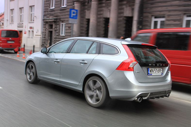 Test Volvo V60 2.4 AWD R-Design: komfortowo, rodzinnie i oszczędnie