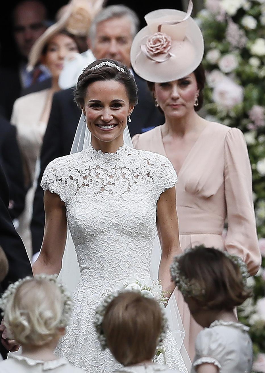 Katalin hercegné (hátul) és Pippa Middleton /Fotó: AFP