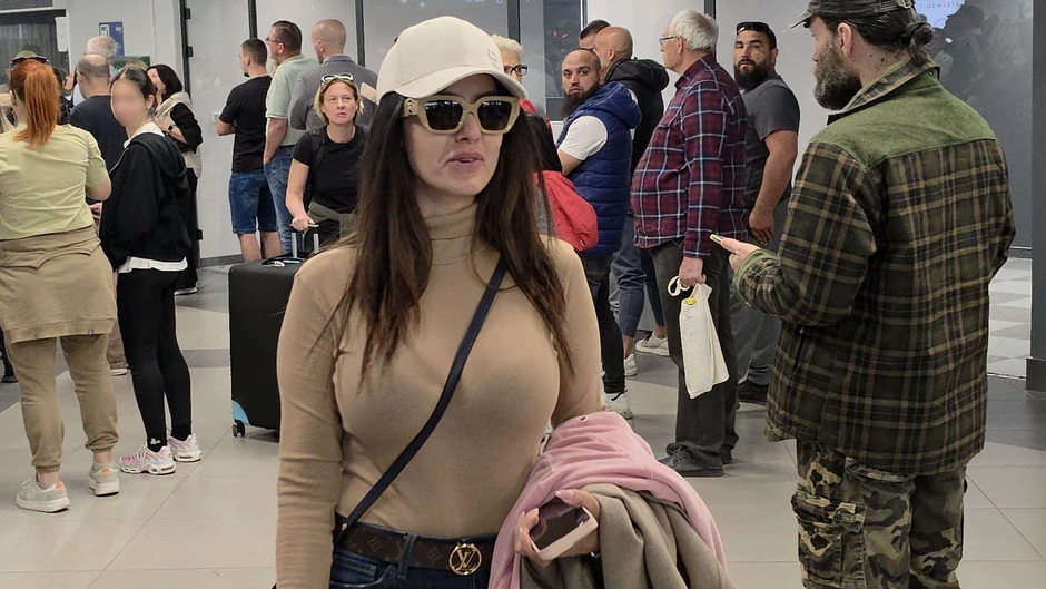 Tanja Savić i Muki na aerodromu