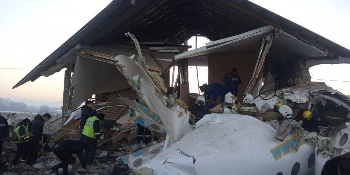 W Kazachstanie uziemiono flotę samolotów Fokker 100. W katastrofie takiej maszyny należącej do linii lotniczych Bek Air zginęło co najmniej 15 osób. 