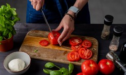 Zapomniana letnia sałatka naszych dziadków. Zachwyca smakiem i prostotą