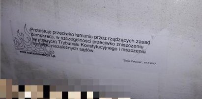 Policja okrążyła samochód TVP. Wszystko przez... naklejkę