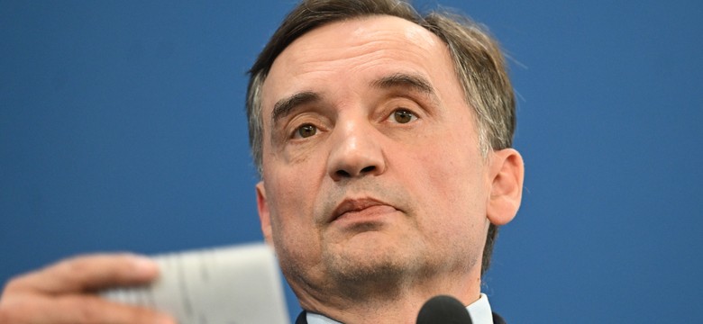 Bodnar chce siłą doprowadzić Ziobrę przed komisję. Ten zwołał konferencję i uderza w Tuska