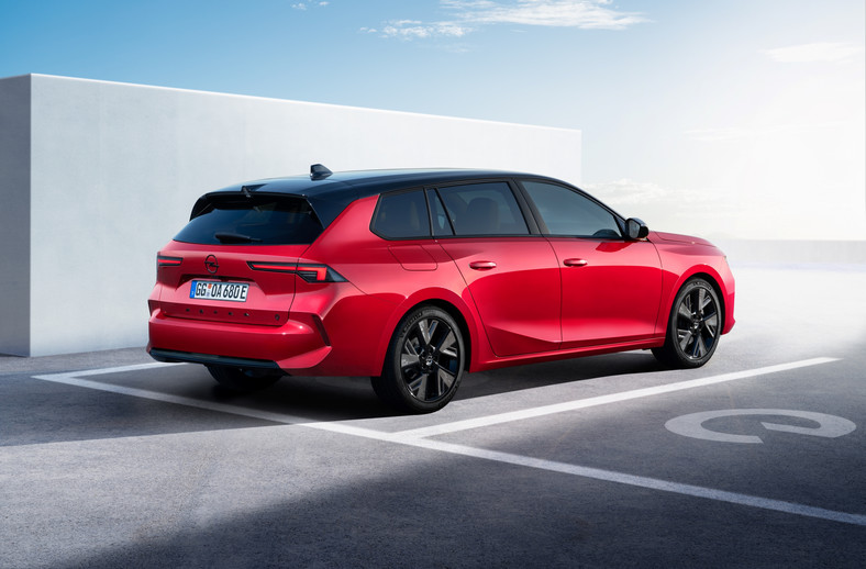 Opel Astra Sports Tourer Electric: 2023 r.