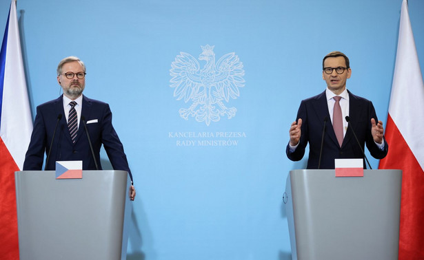 Premier RP Mateusz Morawiecki (P) i premier Republiki Czeskiej Petr Fiala (L)