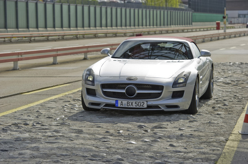 Mercedes SLS AMG Roadster: 571 KM w sam raz jak na roadster