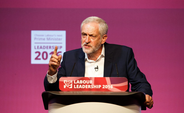 Radykalny lewicowiec pozostał liderem Partii Pracy. Jeremy Corbyn pokonał Owena Smitha