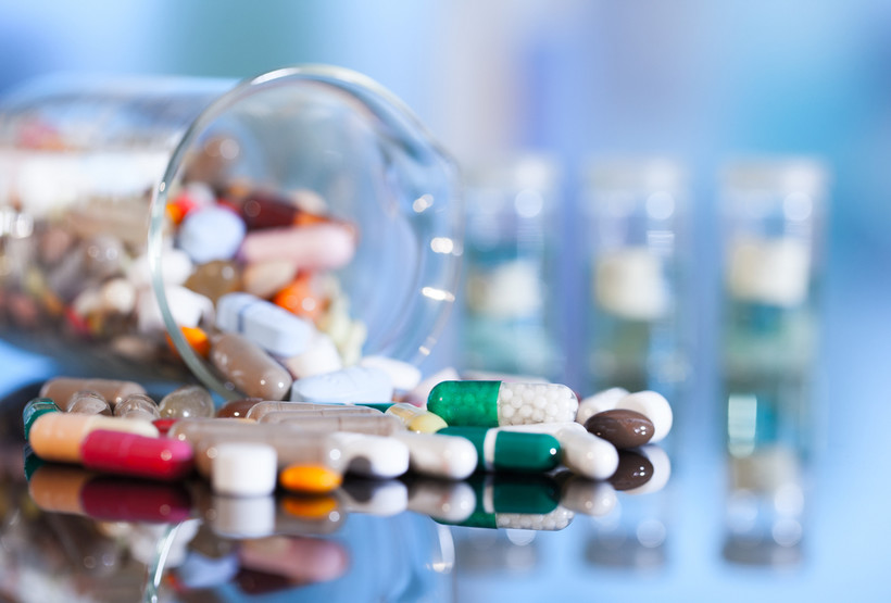 Koncerny farmaceutyczne ograniczają konkurencję, żeby jak najdłużej zachować monopol na rynku. Robią to kosztem pacjentów.