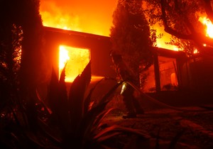 Požar u naselju Pasifik Palisejds u Los Anđelesu