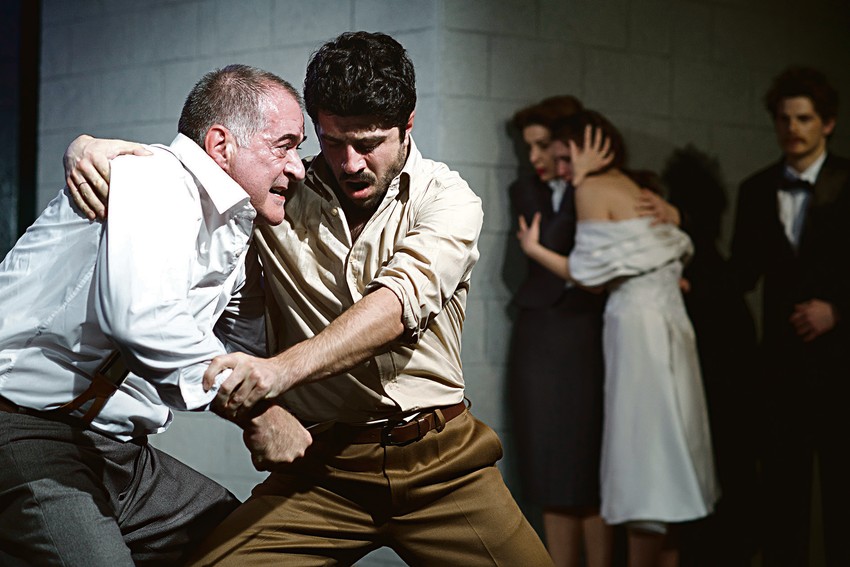 Mladen Nelević u predstavi "Pogled s mosta"