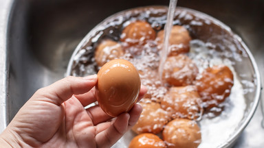 Czy trzeba myć jajka? Odpowiedź może was zaskoczyć