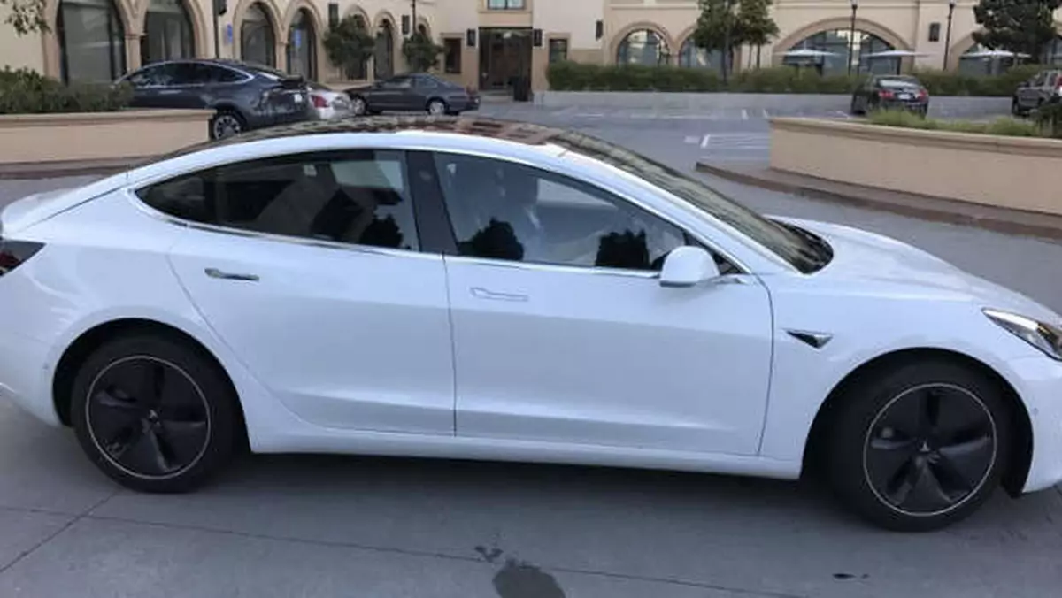 Tesla Model 3 na zdjęciach