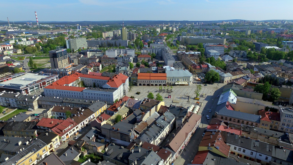 Późniejszy nabór wniosków, więcej czasu na ich korektę, mniejsza liczba oddawanych głosów i zakaz inwestowania na gruntach nie należących do miasta. To największe zmiany, jakie wprowadzono w regulaminie tegorocznego budżetu obywatelskiego w Kielcach. Nabór wniosków ruszy 20 marca.