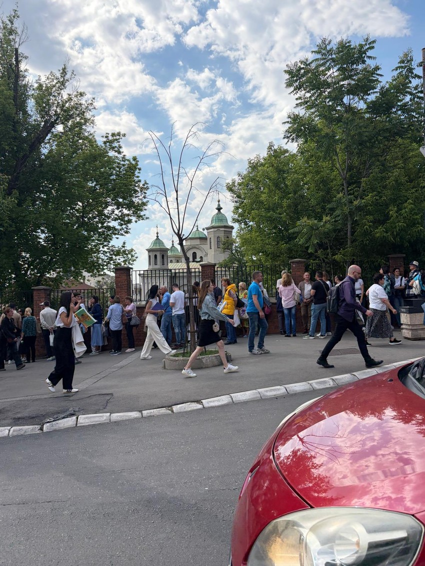 Redovi kod Vaznesenjske crkve