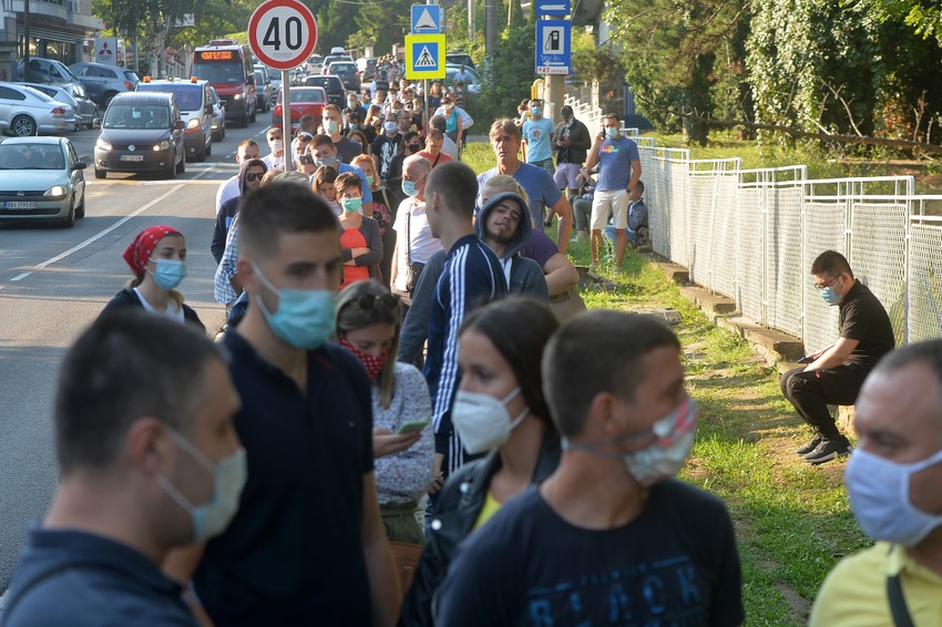 Redovi ispred "Torlaka"