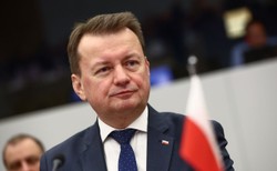 Błaszczak: Przekazanie F-16 Ukrainie wymaga presji na sojuszników