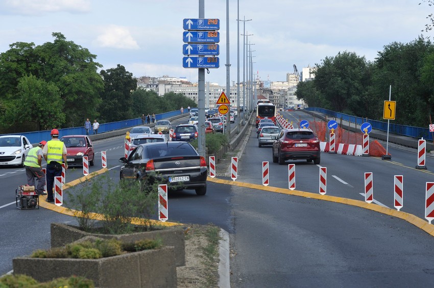 Razdvajanje dve trake u pravcu ka centru