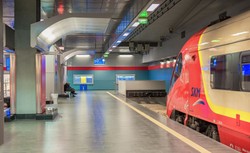 Dalekobieżne pociągi na lotnisko będą wozić powietrze. Eksperci krytykują plany PKP Intercity