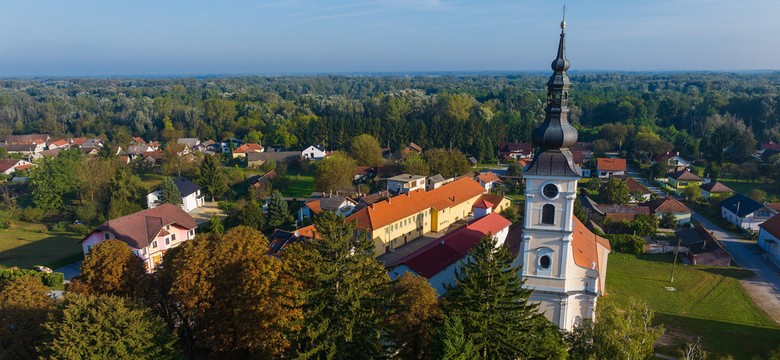 Malownicze miasteczko w Chorwacji sprzedaje domy za jedyne 57 groszy — ale jest pewien haczyk