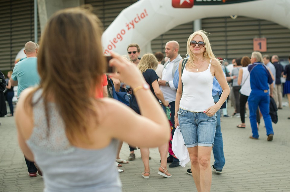 Publiczność na koncercie Roda Stewarta w Atlas Arenie w Łodzi