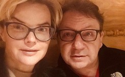 Jak mieszkają Monika i Zbigniew Zamachowscy? Kamienica z 1937 roku, która 'od dawna jest w rodzinie'