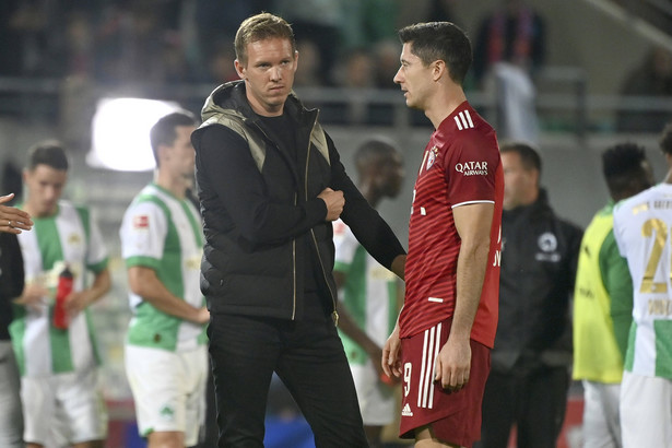 Julian Nagelsmann (L) i Robert Lewandowski (P)