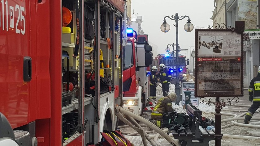 Pożar strawił kamienicę w centrum miasta. 