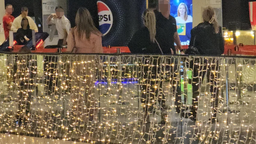 Prvi paparaco Marijane Zonjić šest dana nakon porođaja: Šeta šoping centrom bez bebe, evo i sa kim