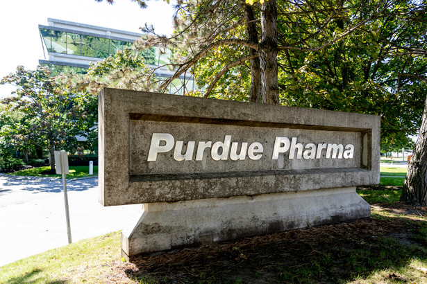 Tylko wielka korporacja może bezkarnie popełnić wielką zbrodnię, czyli o tym, jak Purdue Pharma wywołało epidemię w USA