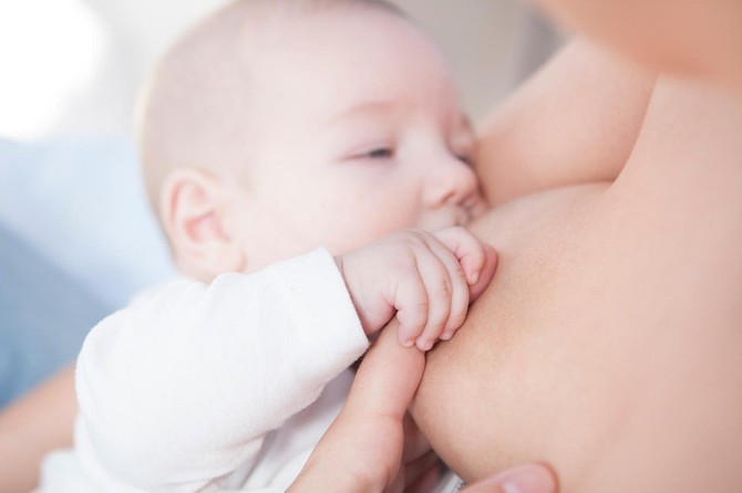 Osnov ishrane prematurusa takođe predstavlja majčino mleko, ali uz dodatak „pojačivača“