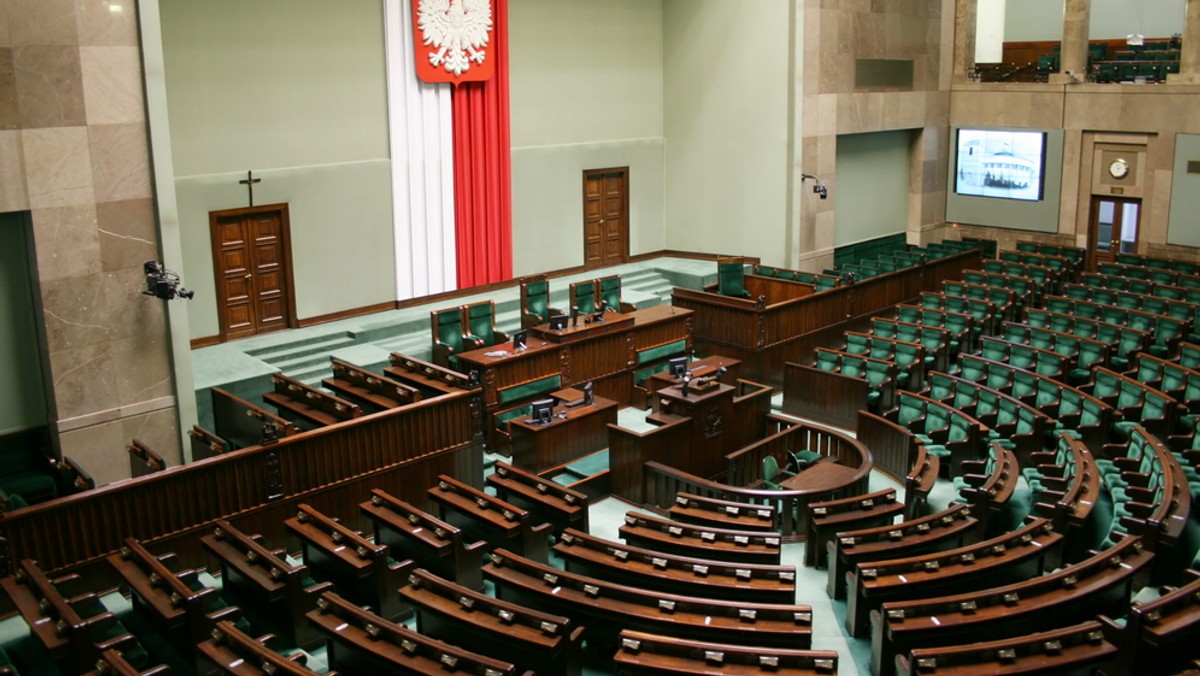 Samorządowcy z woj. śląskiego zapowiedzieli wystąpienie do marszałka Sejmu Marka Kuchcińskiego o zmianę decyzji ws. braku zgody na zaprezentowanie w gmachu Sejmu wystawy "Sfrunął na Śląsk orzeł biały" - z okazji 95. rocznicy III Powstania Śląskiego.