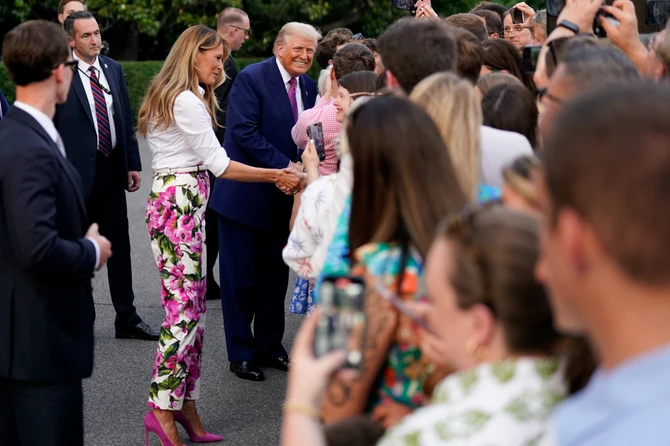 Melanija Tramp u Dolce & Gabbana pantalonama