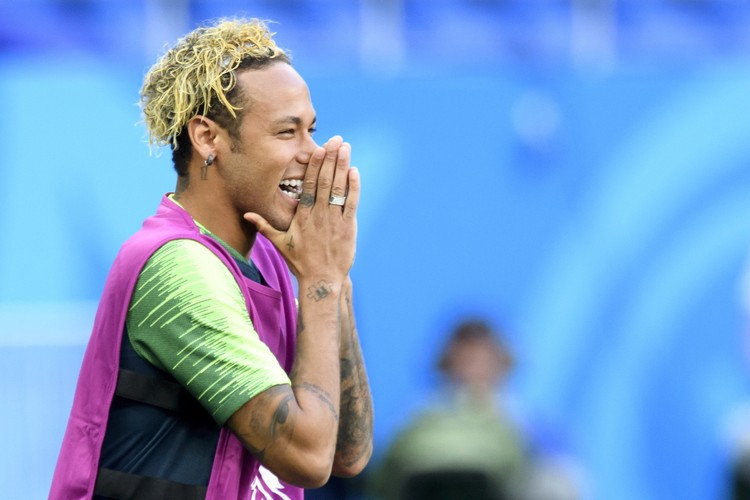 Neymar chyba nie widział się w lustrze. Internet śmieje się z nowej fryzury Brazylijczyka